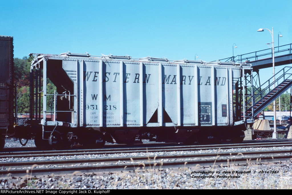 WM 951218, C2, covered hopper, Connellsville, PA. 10-14-1987